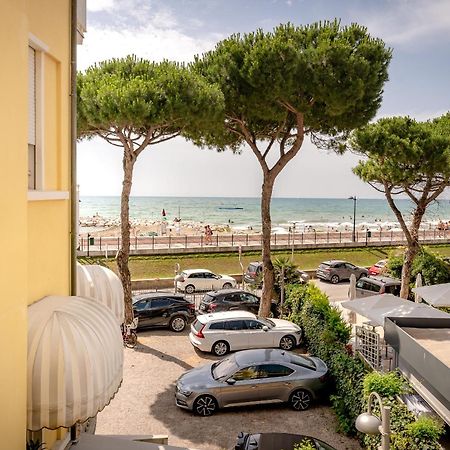 Hotel Le Lampare Caorle Bagian luar foto