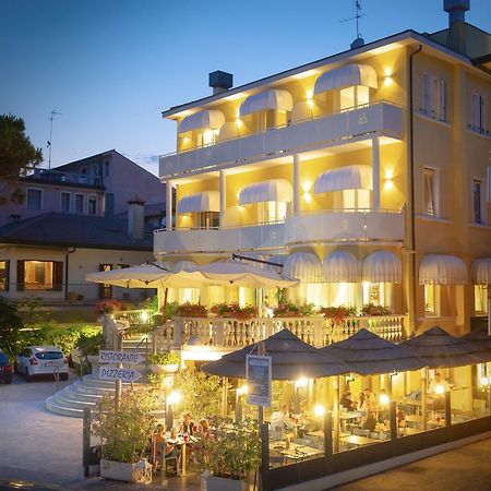 Hotel Le Lampare Caorle Bagian luar foto