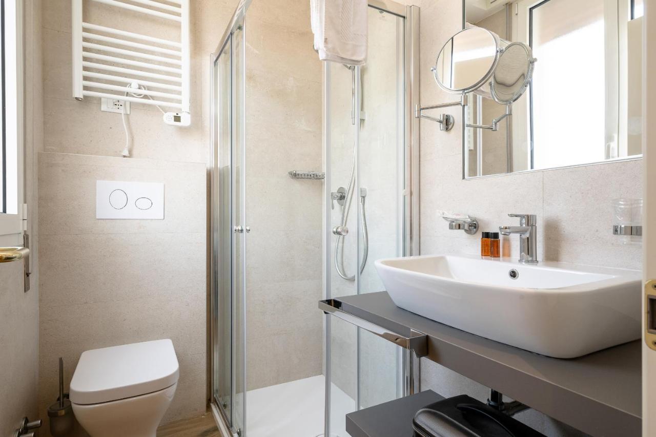 Hotel Le Lampare Caorle Bagian luar foto