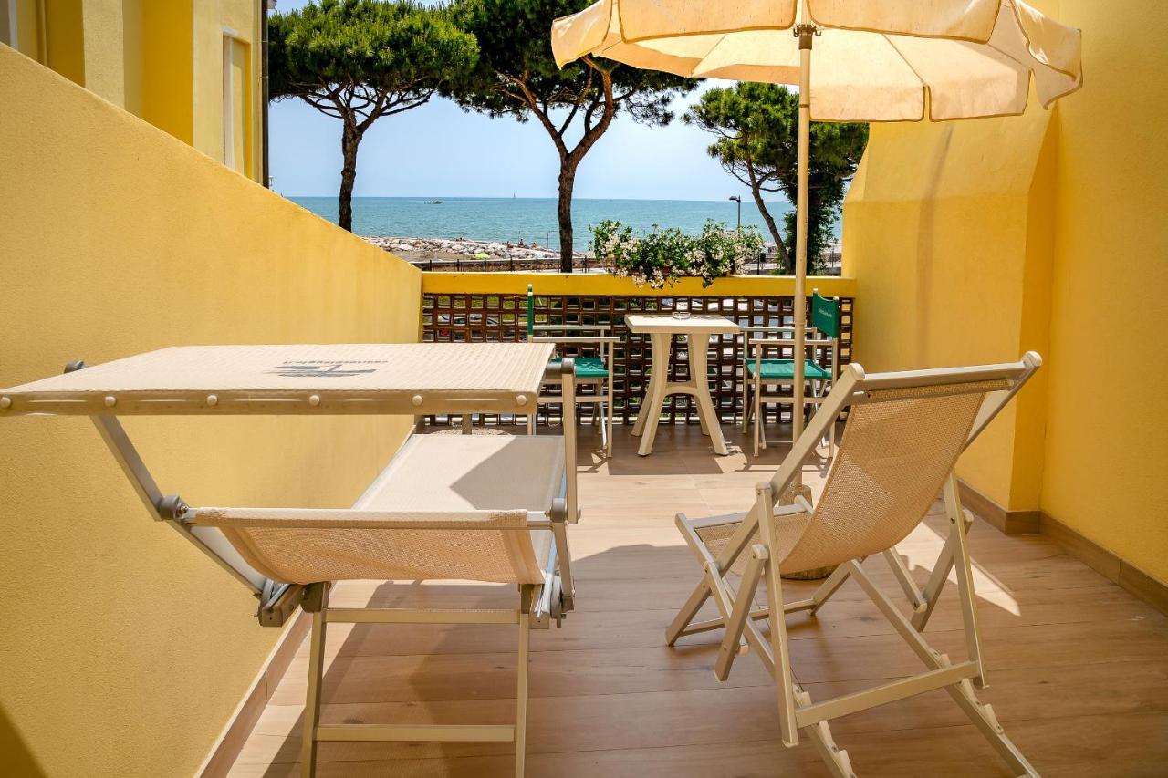 Hotel Le Lampare Caorle Bagian luar foto