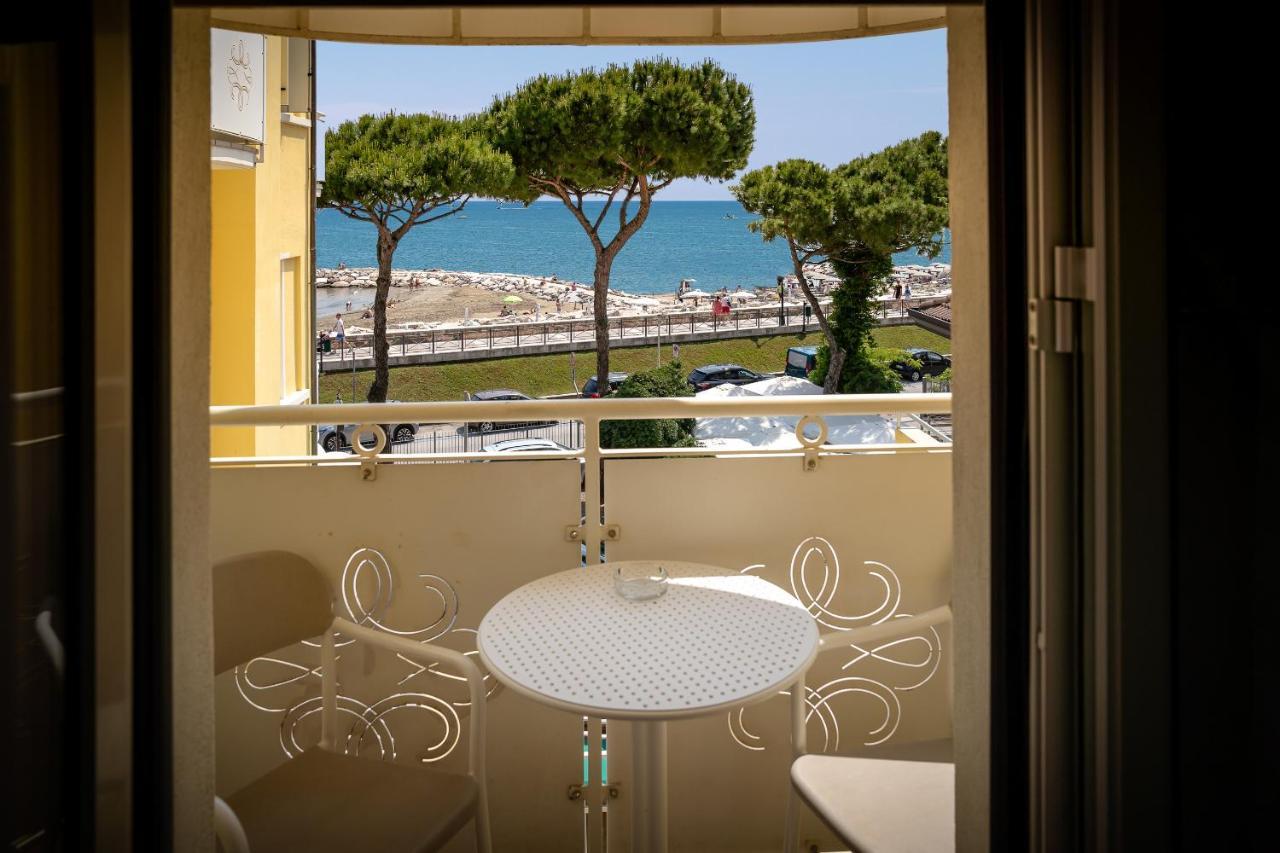 Hotel Le Lampare Caorle Bagian luar foto