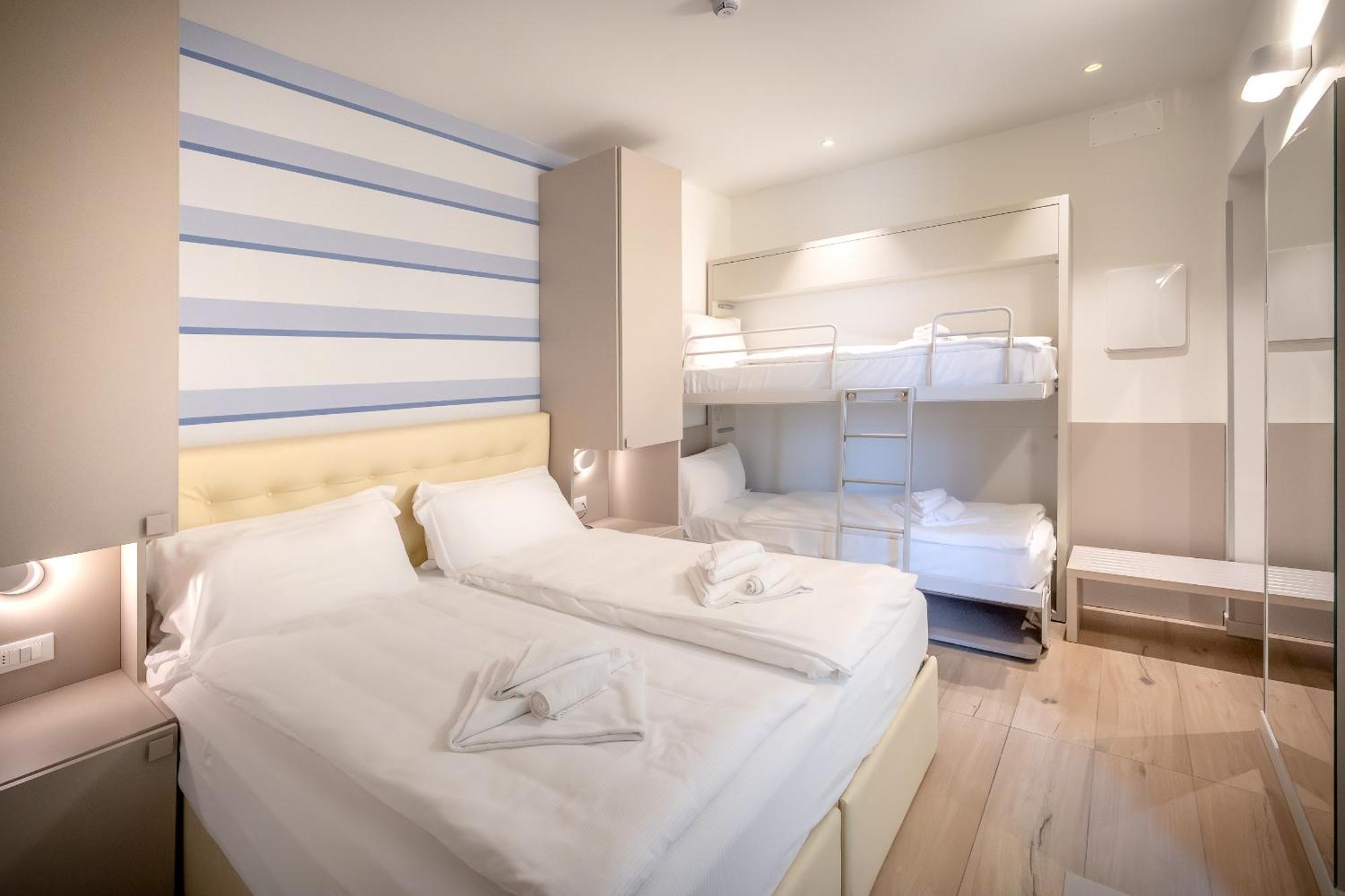 Hotel Le Lampare Caorle Bagian luar foto