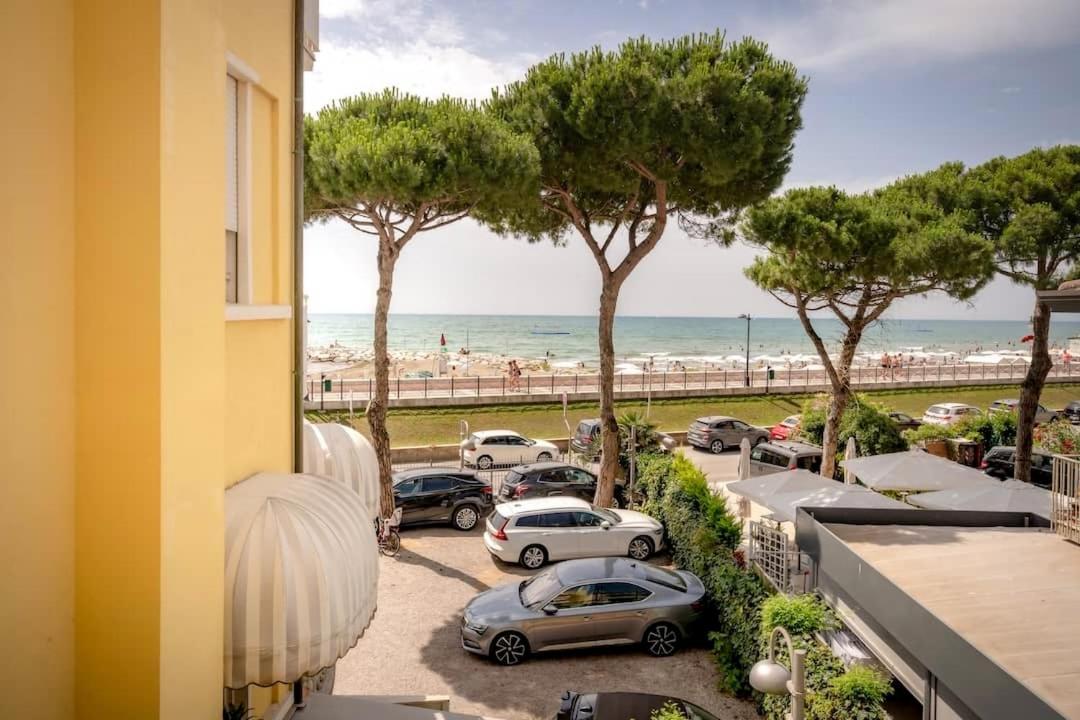 Hotel Le Lampare Caorle Bagian luar foto