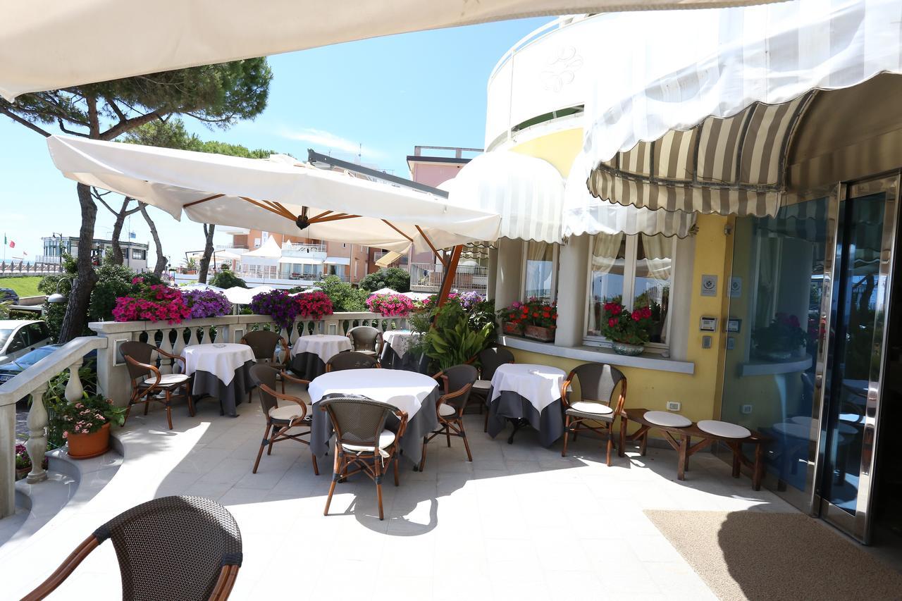Hotel Le Lampare Caorle Bagian luar foto