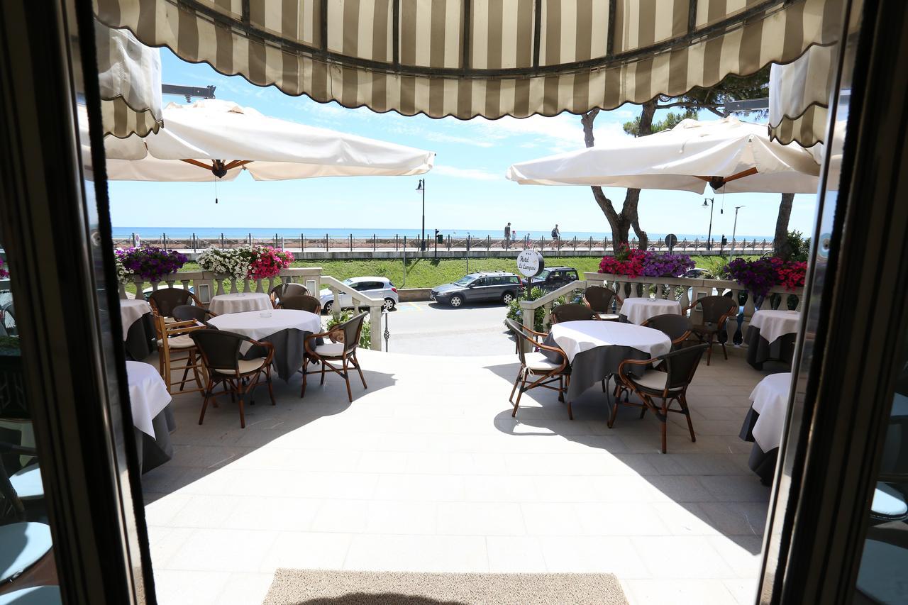 Hotel Le Lampare Caorle Bagian luar foto