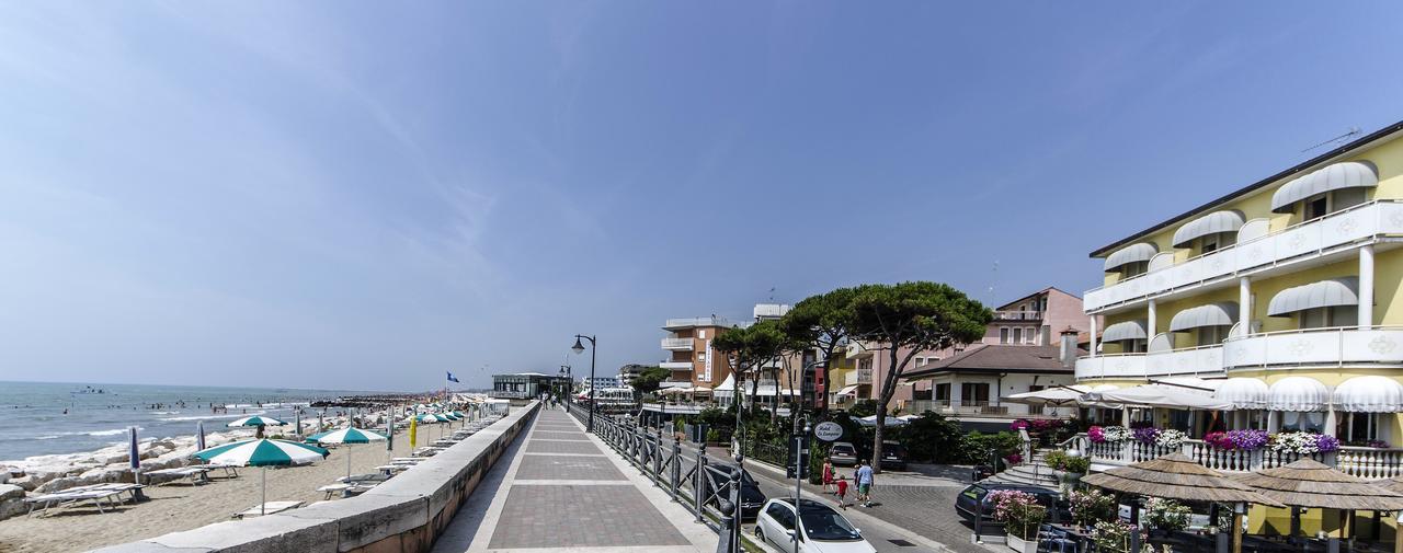 Hotel Le Lampare Caorle Bagian luar foto