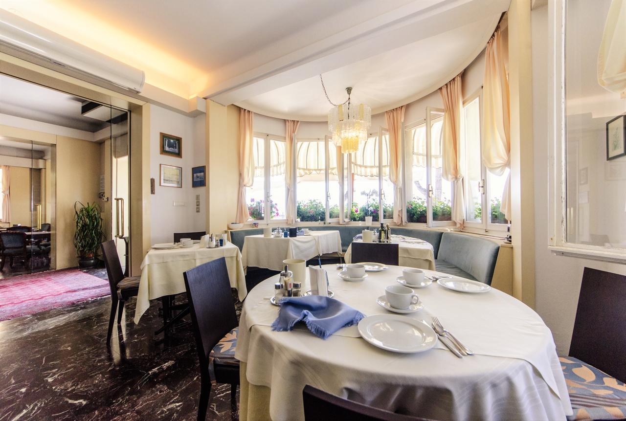 Hotel Le Lampare Caorle Bagian luar foto