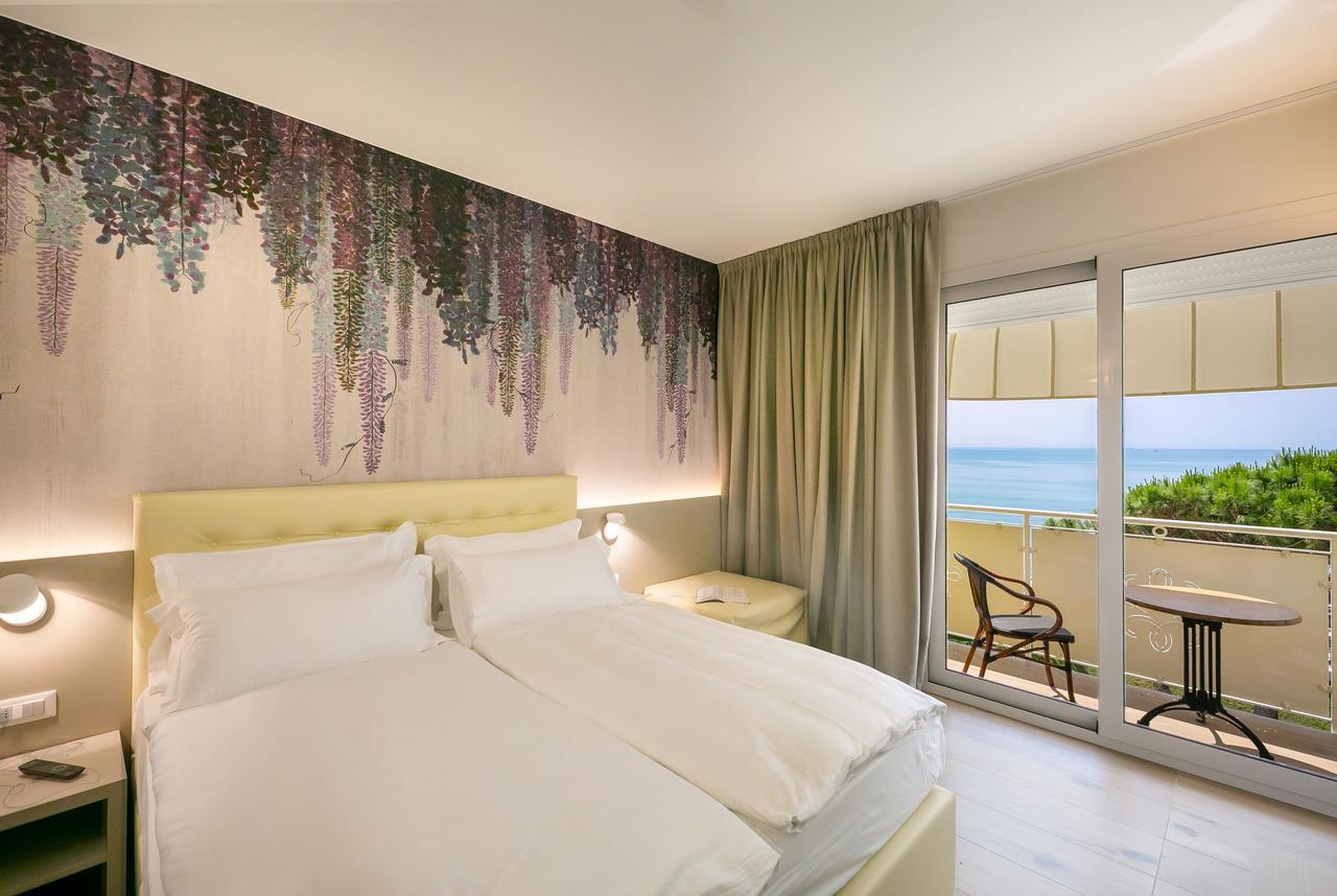 Hotel Le Lampare Caorle Bagian luar foto