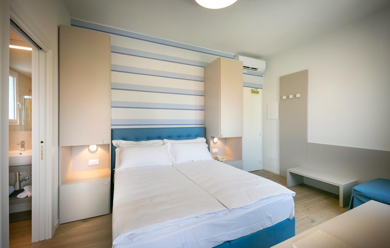 Hotel Le Lampare Caorle Bagian luar foto