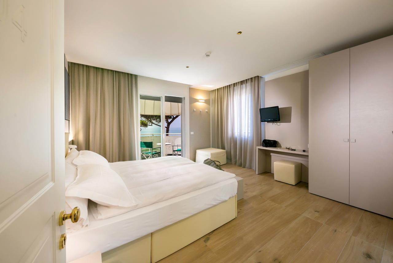 Hotel Le Lampare Caorle Bagian luar foto
