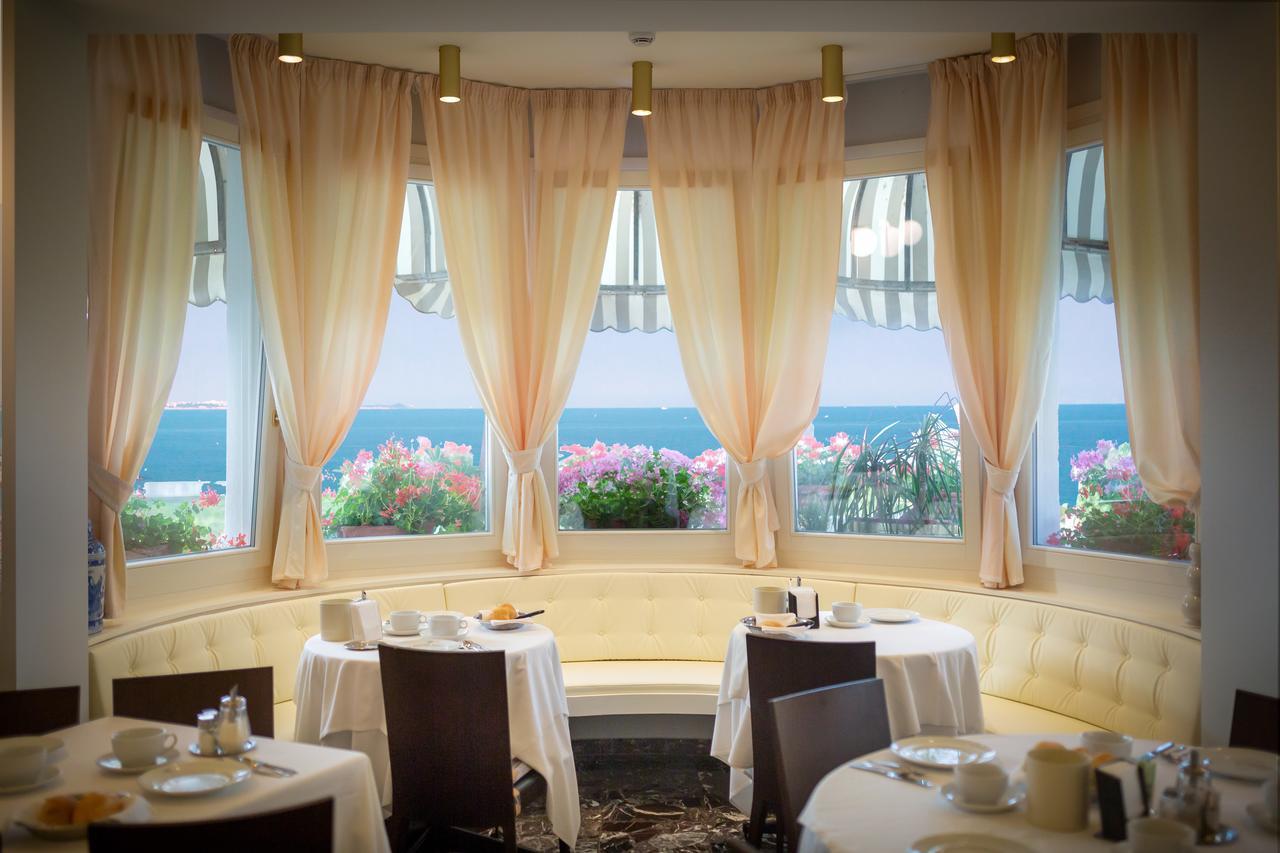 Hotel Le Lampare Caorle Bagian luar foto